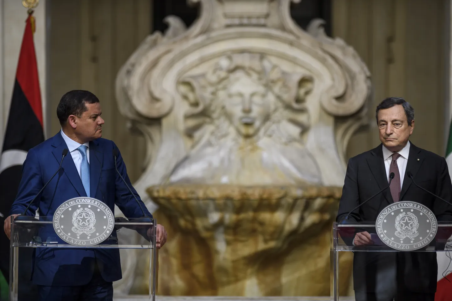 Abdul Hamid Dbeibah  ja Mario Draghi ühisel pressikonverentsil.