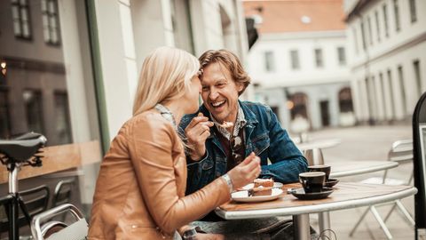 Seši ieradumi, kas sākotnēji šķiet romantiski, bet ir sarkanie karogi