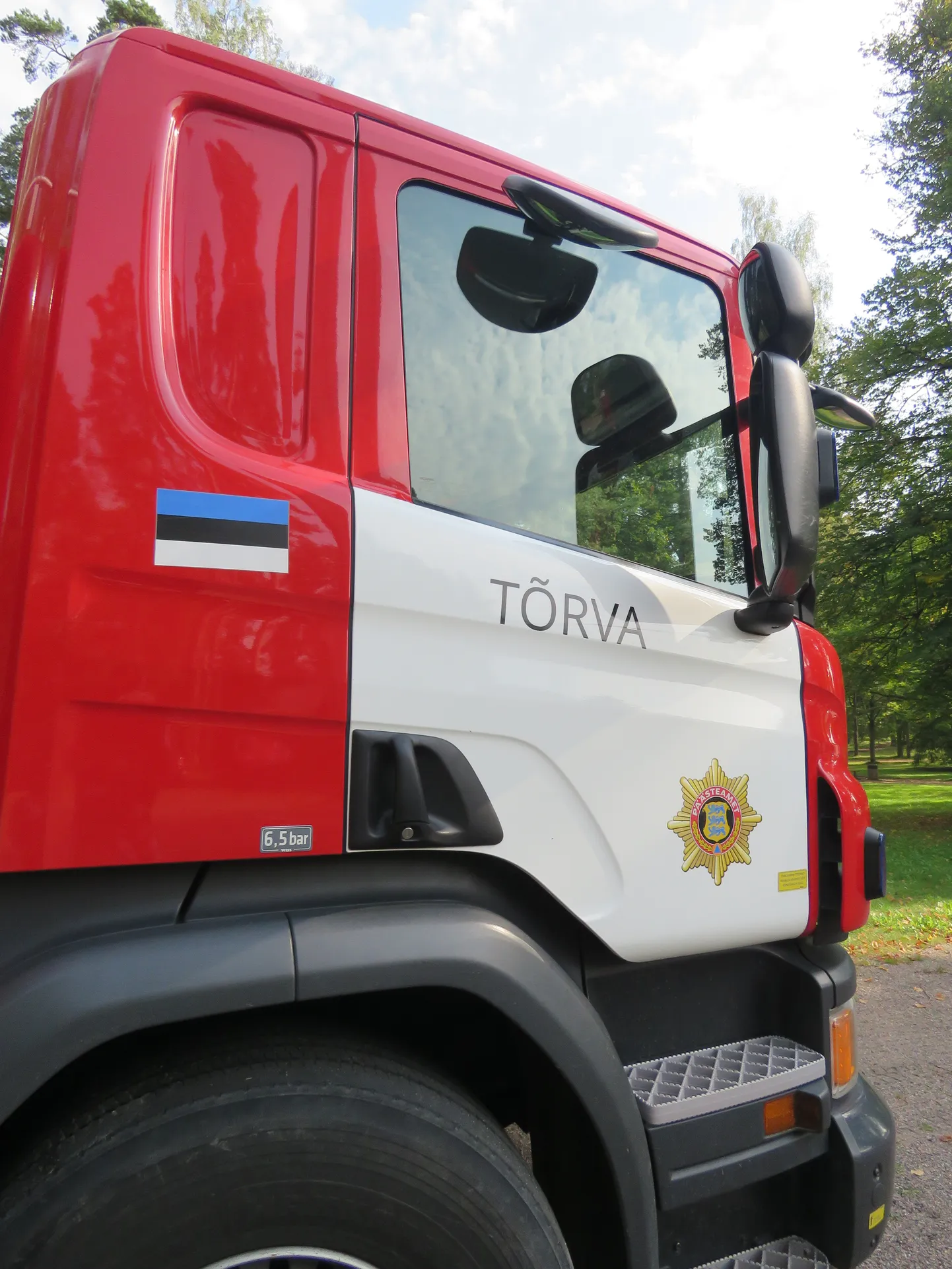 Päästjad. Tõrva päästeauto.