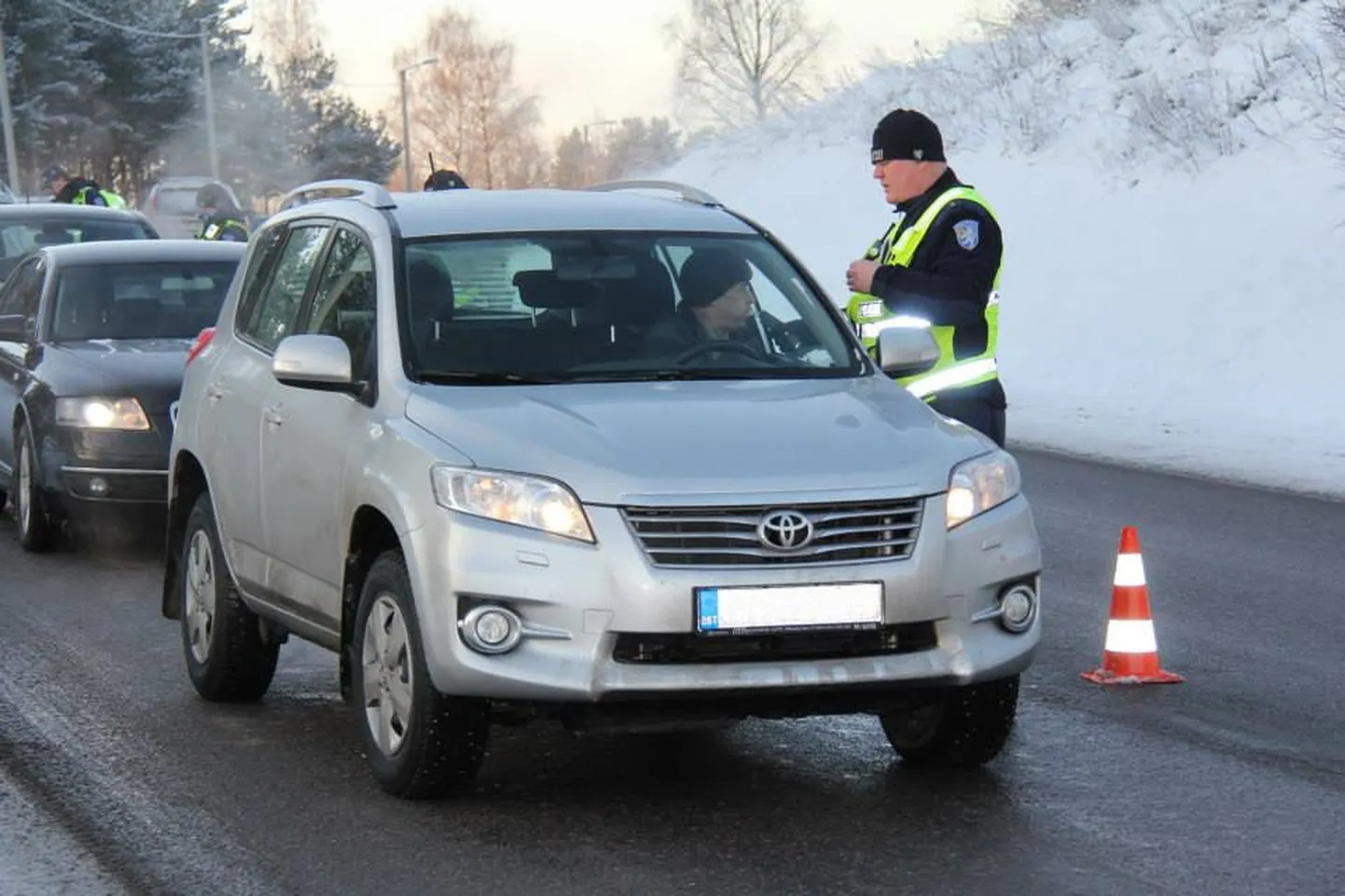 Politsei autojuhti kontrollimas. Foto on illustratiivne.