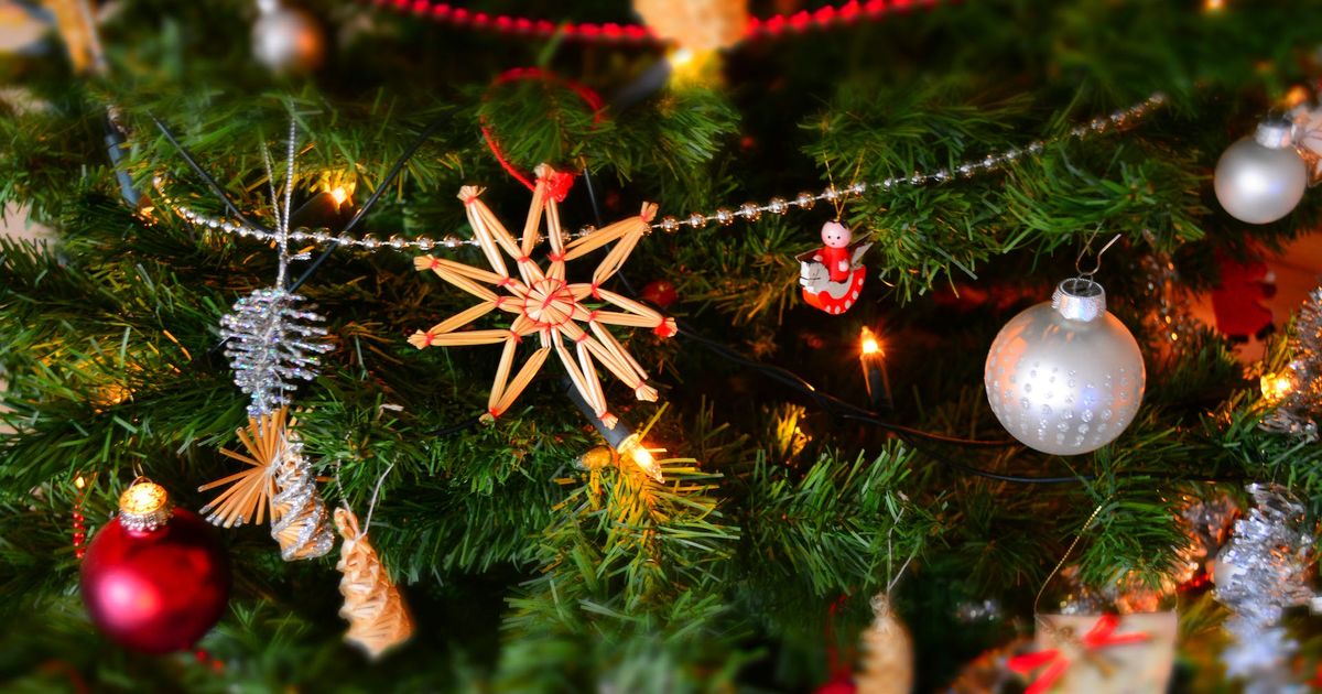 Răspunsurile oamenilor de știință ⟩ Câtă energie electrică costă un brad de Crăciun?
