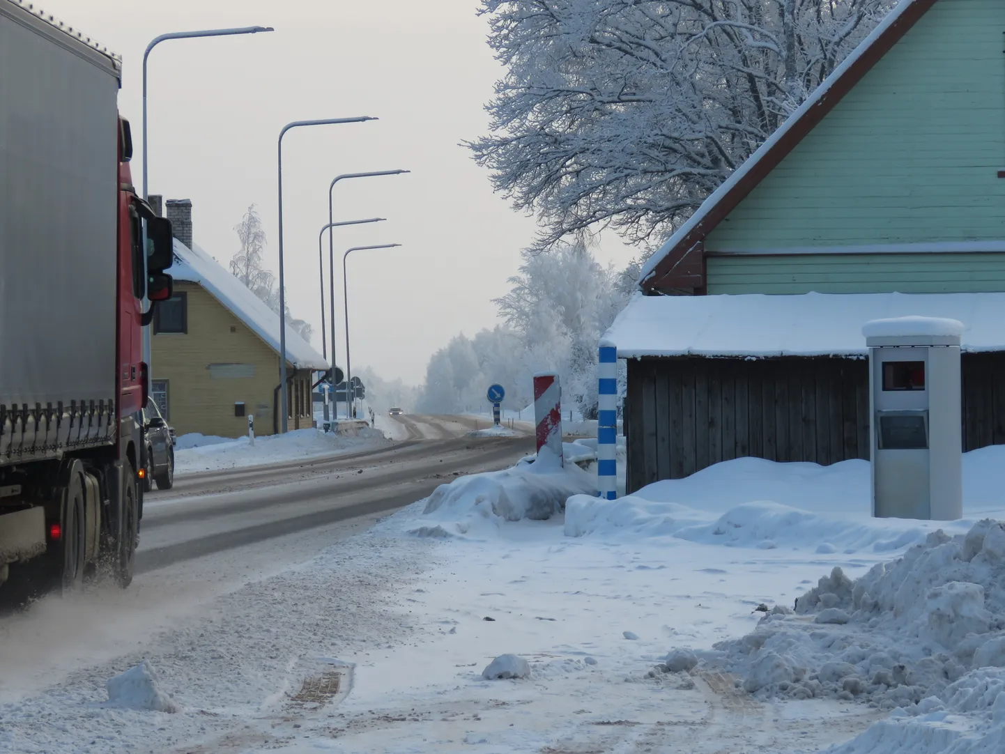 Tallinna-Tartu-Võru-Luhamaa maanteel Põlvamaal Maaritsa külas asuv kiiruskaamera.