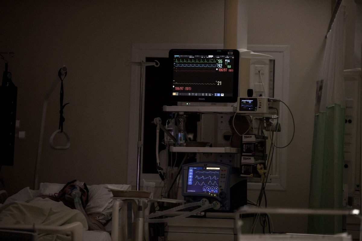 Vecgada dienā Tallinas slimnīcā ir pieci pacienti, no kuriem divi ir savienoti ar plaušu ventilatoru.