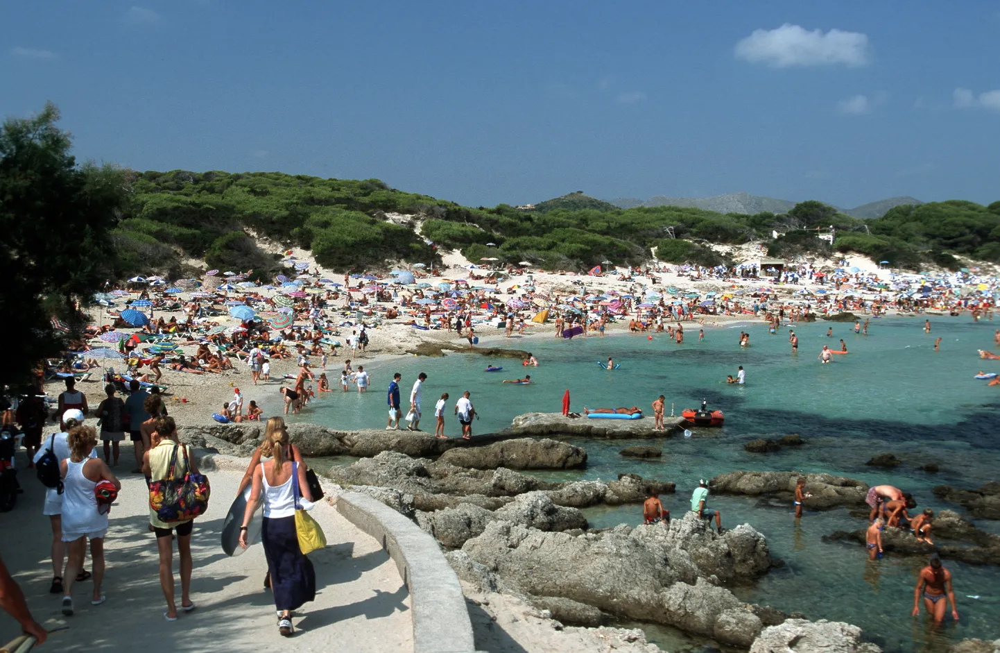 Vägistamises süüdistatavad sakslased kohtusid ohvriga Mallorca saare Cala Ratjada kuurordis.