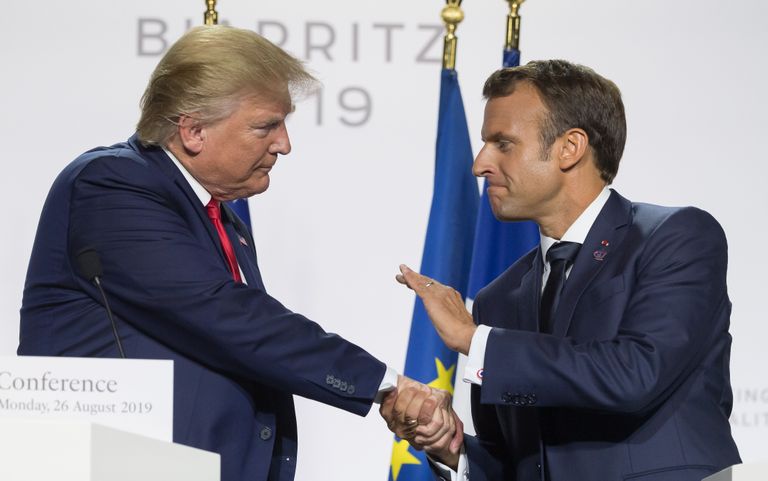 USA presidendi Donald Trumpi ja Prantsusmaa presidendi Emmanuel Macroni kätlemine G7 tippkohtumisel Prantsusmaal Biarritzis augustis 2019