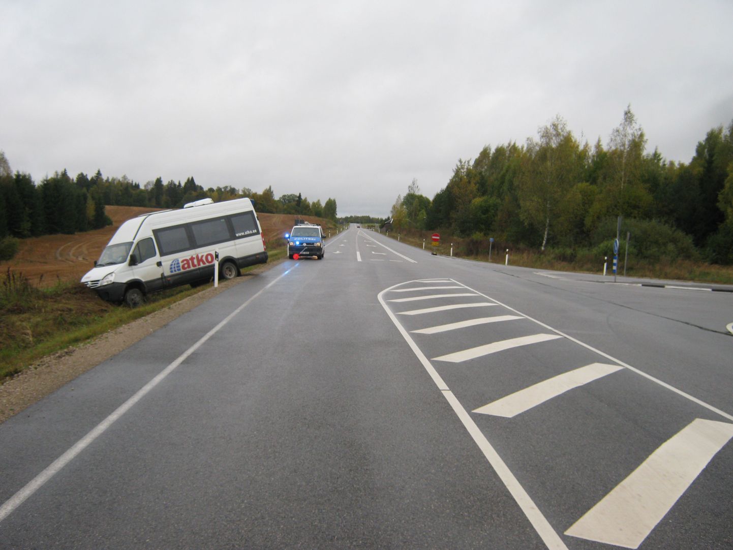 Õnnetus juhtus Võru–Valga maantee ja Lüllemäele viiva tee ristmikul. Bussijuhi sõnul lakkasid masina pidurid korralikult funktsioneerimast, kuigi ta tunnistas, et ühtlasi kiirustas liialt.