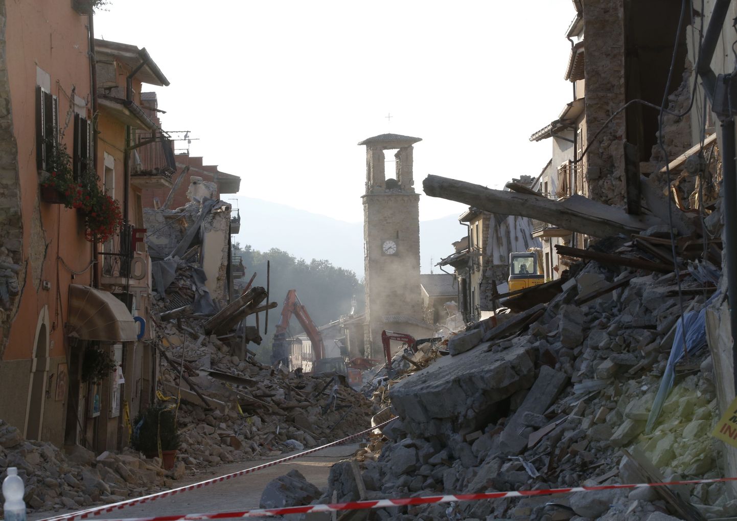 Vaade Kesk-Itaalia maavärinas rängalt kannatada saanud Amatricele