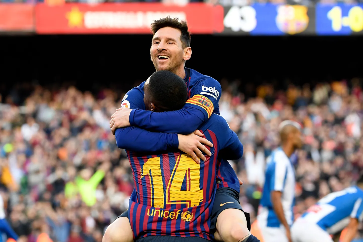 Lionel Messi tähistamas väravat koos brasiillasest keskpoolkaitsja Malcomiga.
