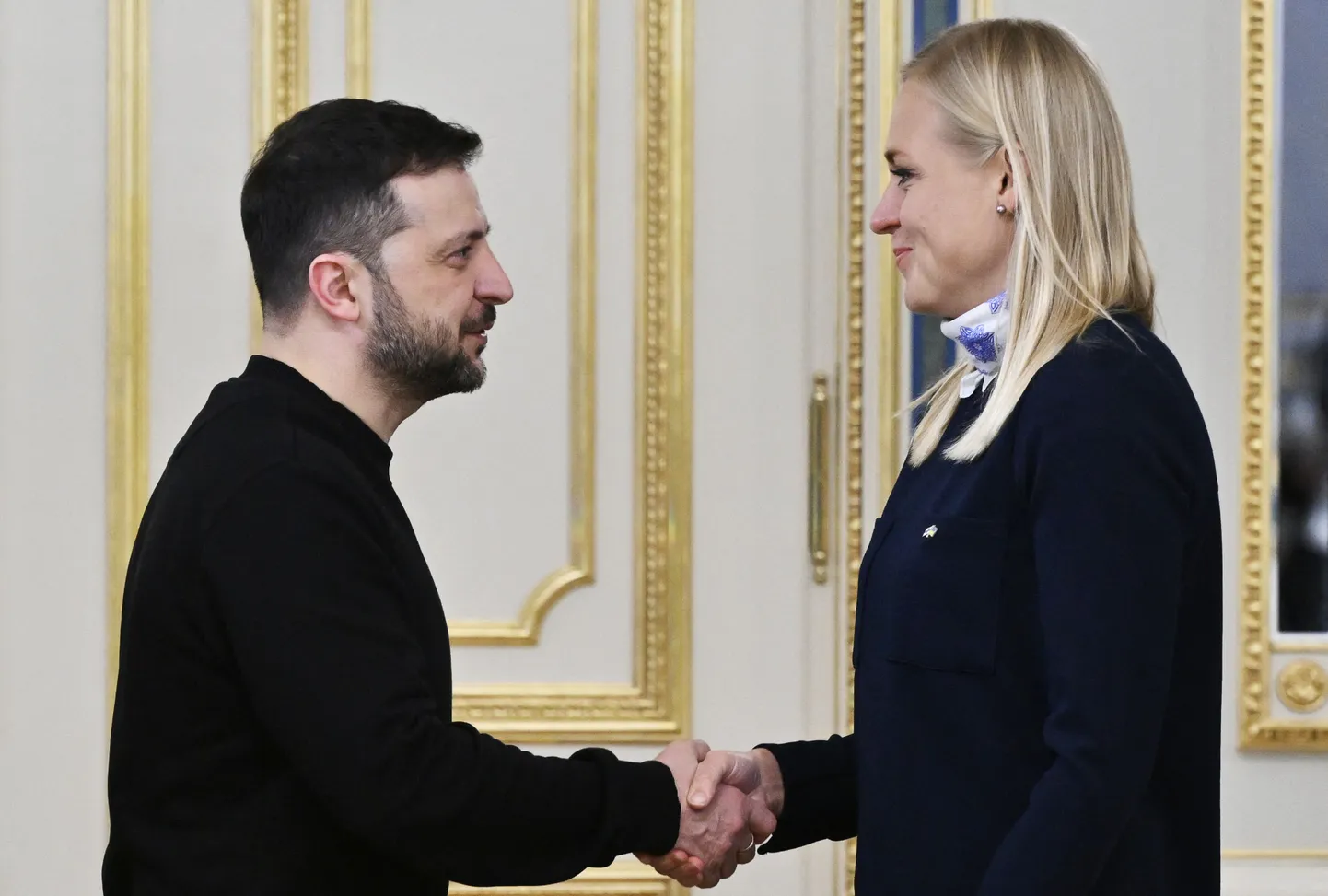 Ukraina president Volodõmõr Zelenskõi ja Soome välisminister Elina Valtonen.