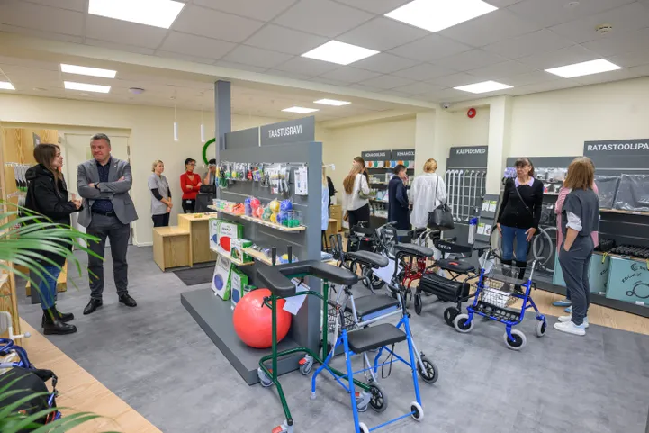 Liikumiserivajadustega inimestele paraneb abivahendite kättesaadavus