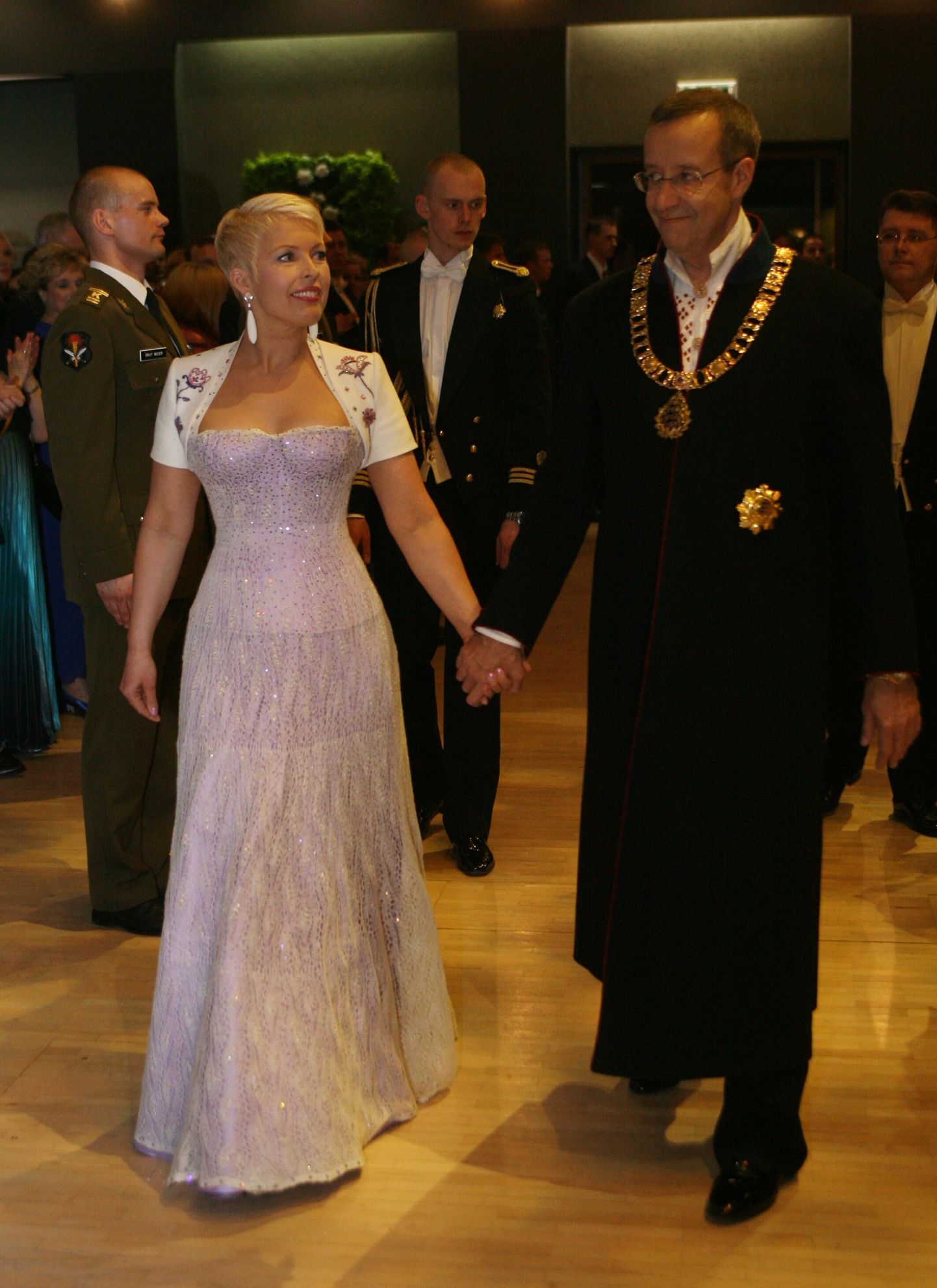 President Toomas Hendrik Ilves abikaasa Evelin Ilvesega 2010. aastal Eesti Vabariigi aastapäeva vastuvõtul.