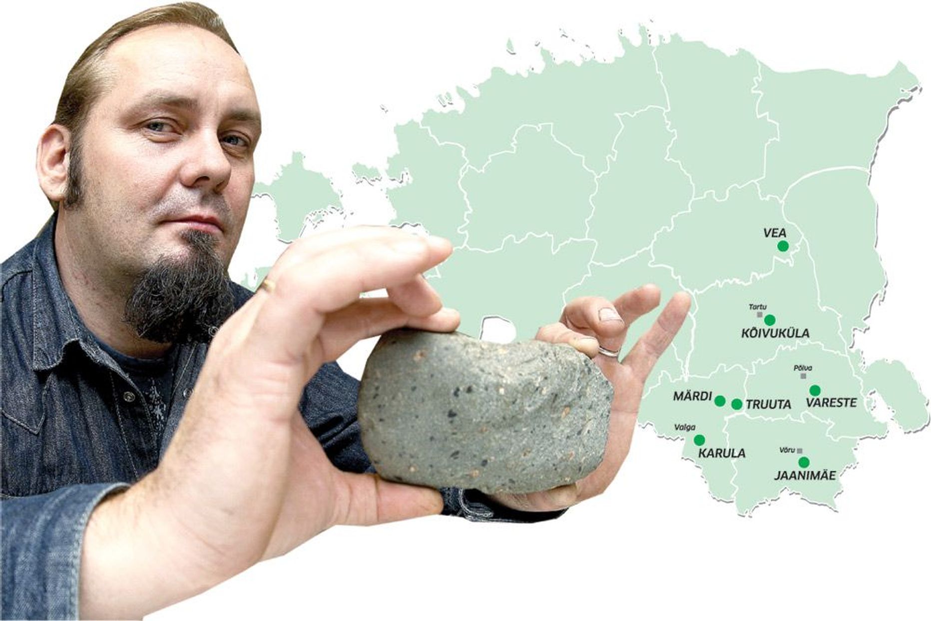 Andres Vindi näitab Kursi kihelkonna Kunila külast Palu talu maalt leitud keskmisest kiviajast pärinevat kivikirvest.