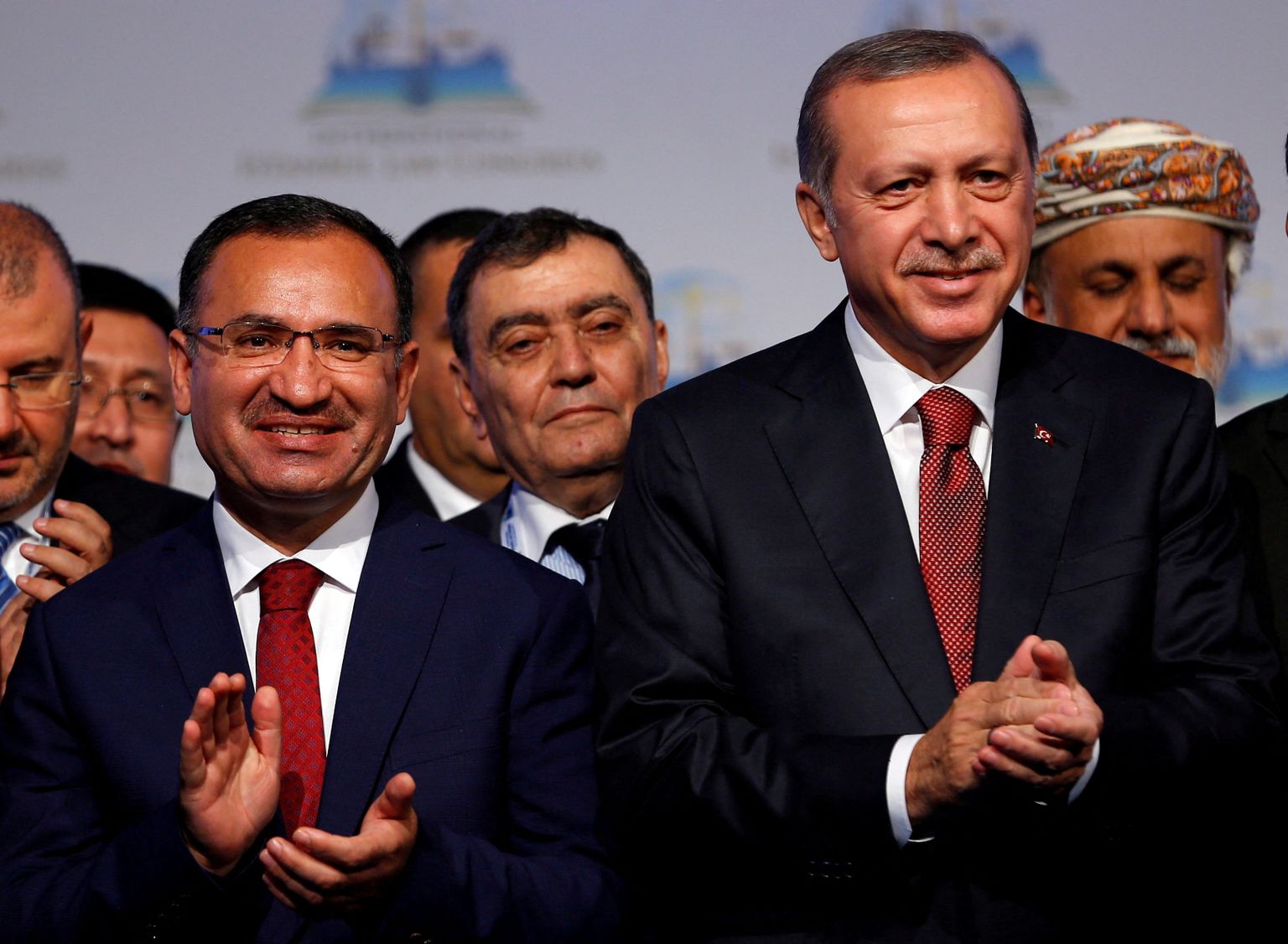 Türgi justiitsminister Bekir Bozdağ (vasakul) ja president Recep Tayyip Erdoğan.