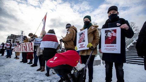 Картина дня: реакция на визит Борреля в Москву, протест в поддержку белорусов в Таллинне и прибытие вакцины AstraZeneca