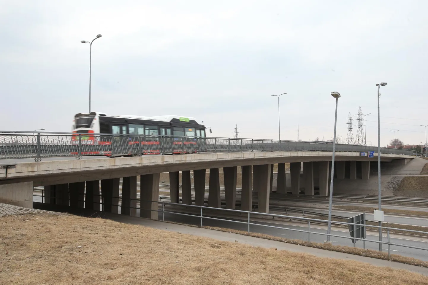 Võru tänava viaduktil piiratakse homsest liiklust.