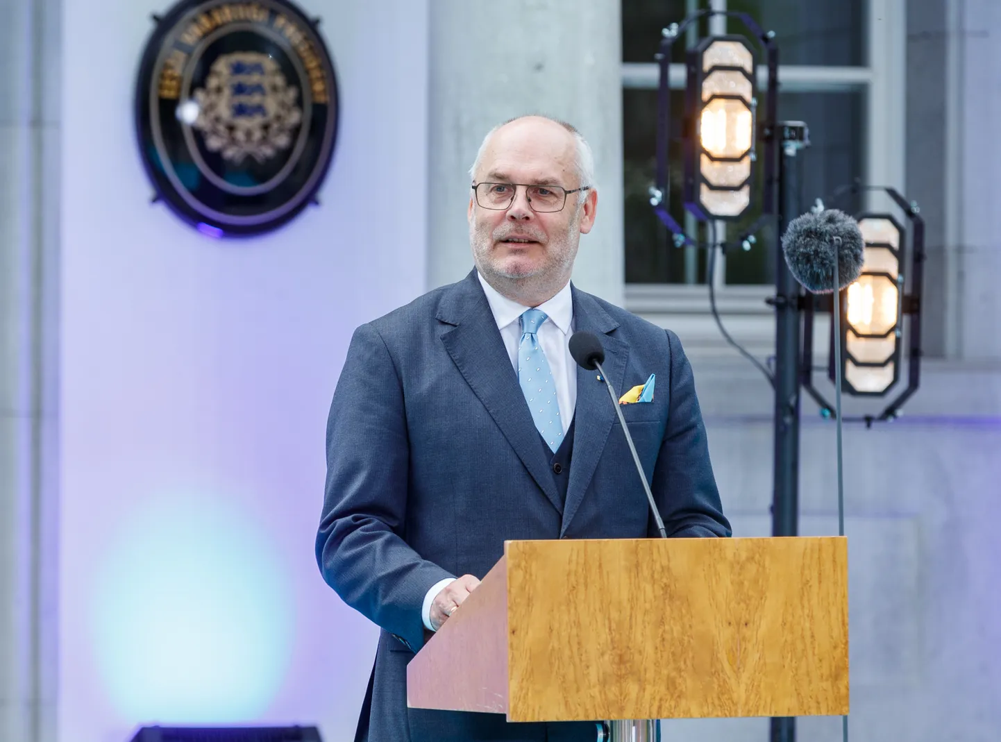 President Alar Karis vabastas Keskerakonna ministrid ametist.