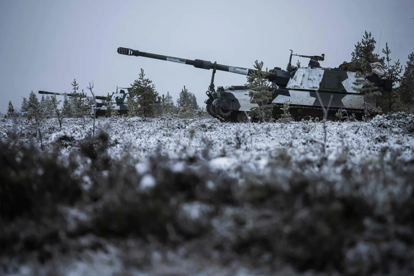 Karjala brigaad on üks kolmest Soome armee kiirreageerimisüksusest, mis peaks vastu astuma ootamatu rünnaku korral. Pildil on nende 155 mm iseliikuv haubits K9, mis on tuntud oma suure liikuvuse, täpsuse ja tulejõu poolest. Karjala brigaadi vastas teisel pool piiri aga avatakse uuesti nõukogudeaegseid vahepeal suletud sõjaväebaase ning varustatakse seniseid parema relvastusega.