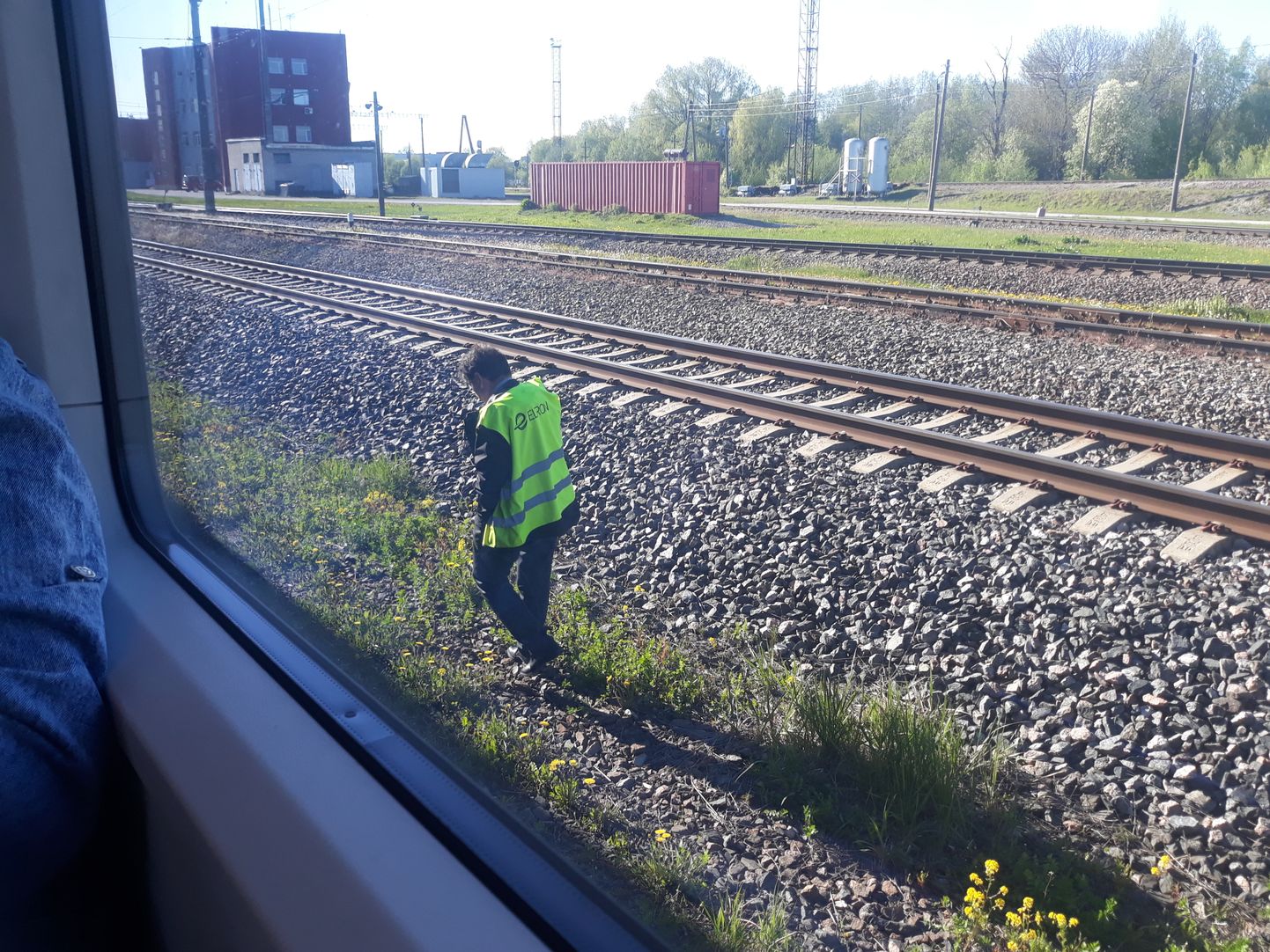 Tallinna-Narva rongist sündmuspaigas tehtud foto.