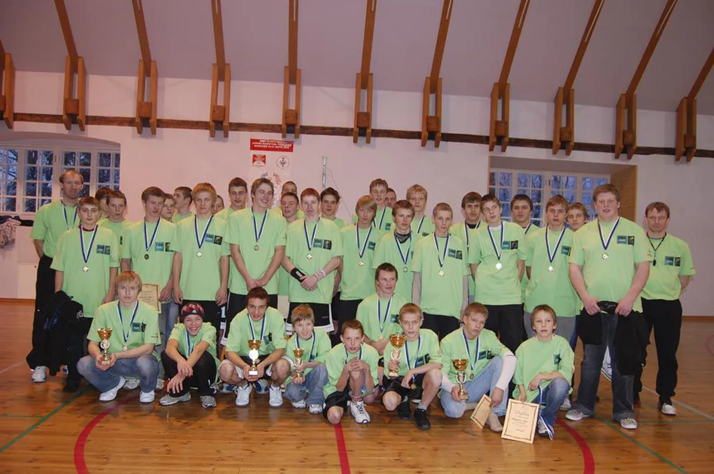 Nagu kombeks, premeeriti kõiki eriolümpialasi toetajate tunnusmärki kandvate särkidega.