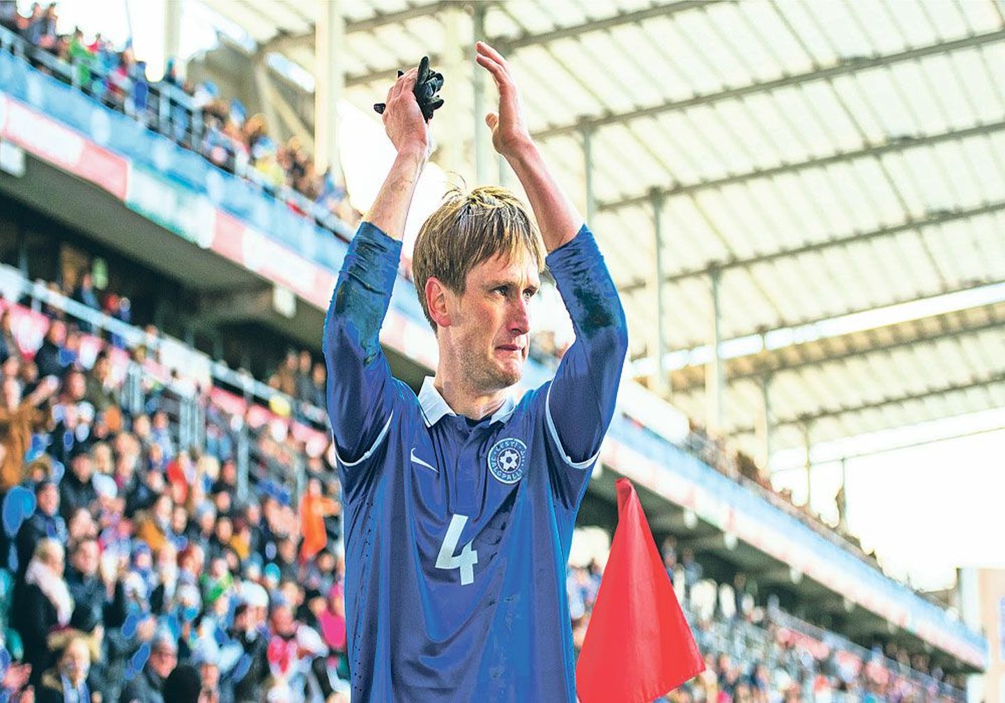 Долгое время являвшийся капитаном сборной Эстонии по футболу Райо Пийроя окончательно завершил карьеру игрока. Известный своей эмоциональностью футболист не смог сдержать слез и во время прощального матча.