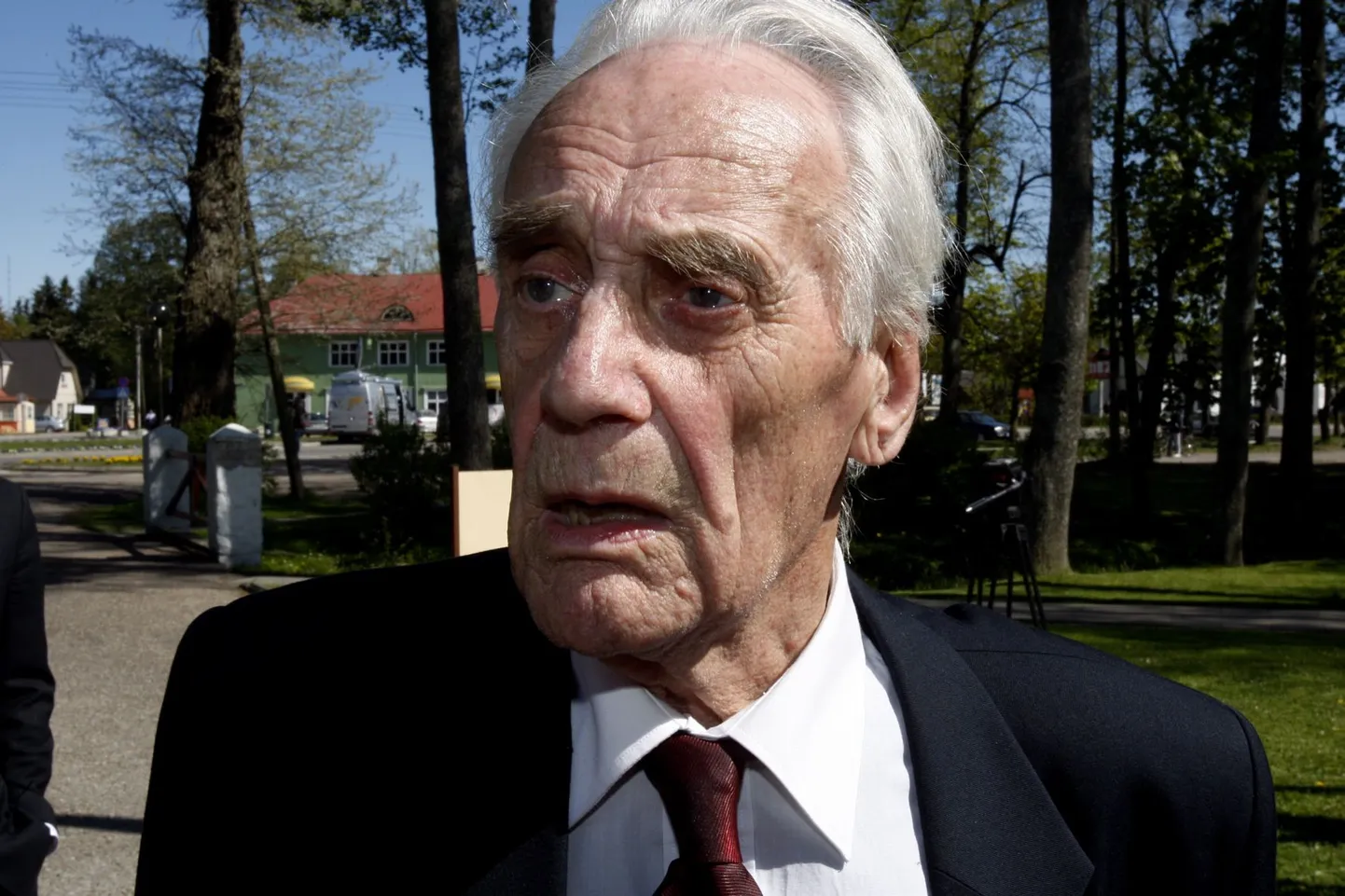 Arnold Meri