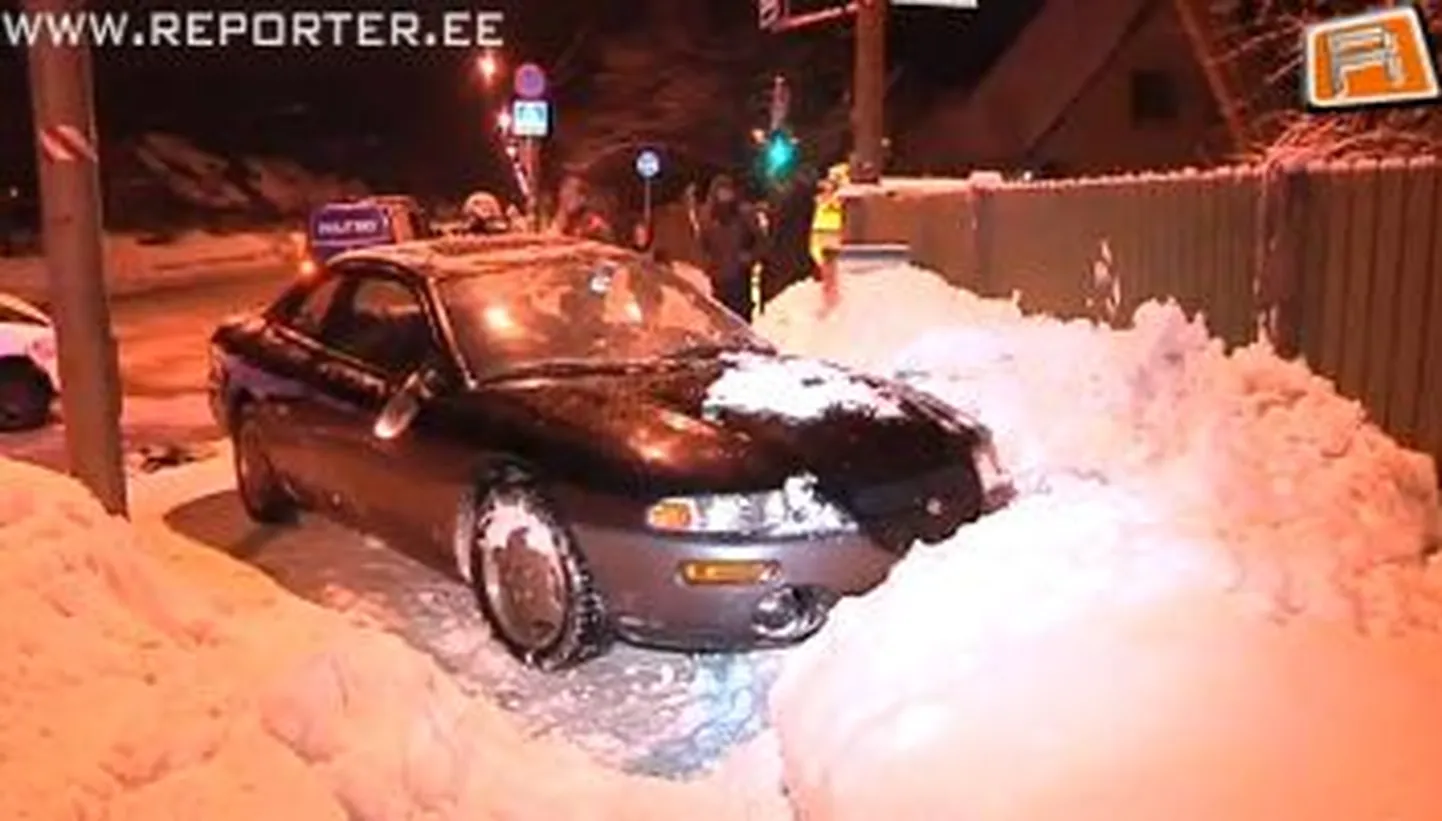 Avariis osalenud Chrysler Sebring.
