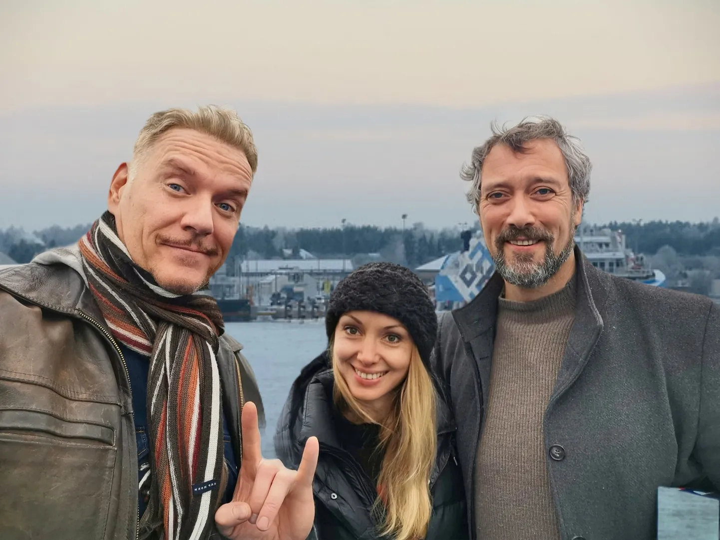 Mart Sander, Oksana Tralla ja Ain Anger jõudmas Muhusse.
