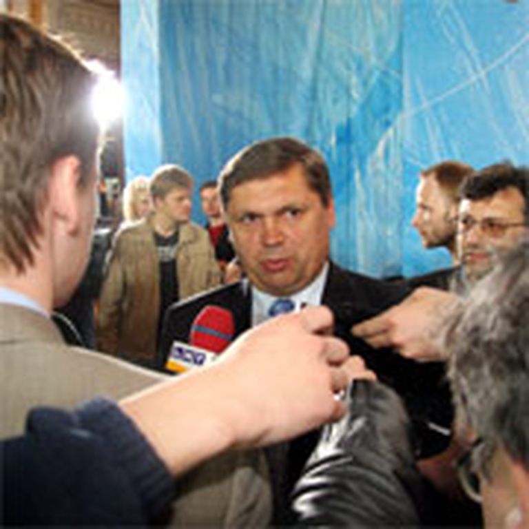 Pilnīgi pamatoti, ka viens no žurnālistu pieprasītākajiem izlozes lieciniekiem bija Latvijas izlases galvenais treneris Leonīds Beresņevs. 