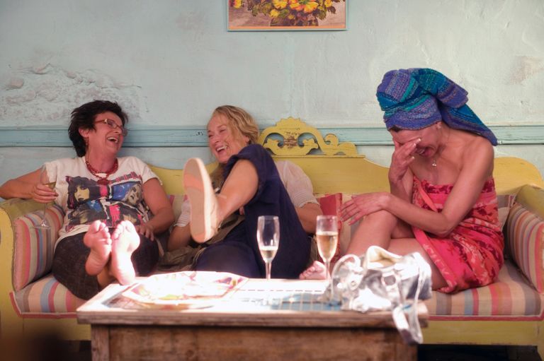 Kaader filmist «Mamma Mia!». Pildil vasakult Julie Walters, Meryl Streep ja Christine Baranski