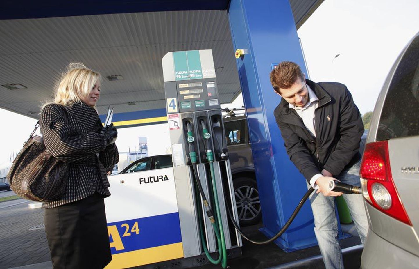 Kes soovib kütuselt säästa, peab jälgima pidevalt muutuvaid hindu.