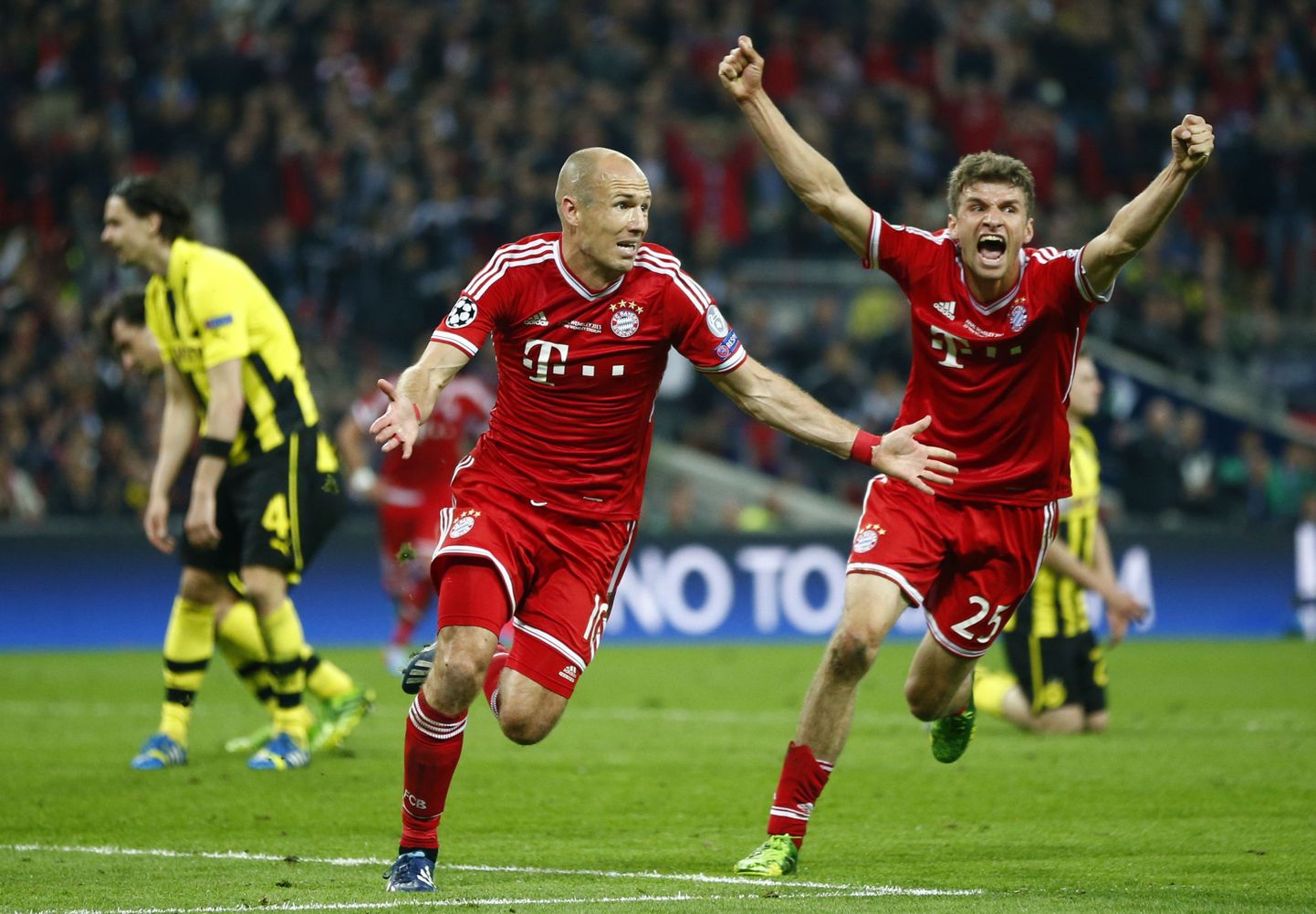 Arjen Robben (vasakul) kerkis võiduväravaga Bayerni kangelaseks.