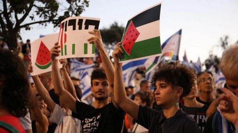 Палестинцы начали использовать арбуз в обход запрета на демонстрацию флага после шестидневной войны 1967 года