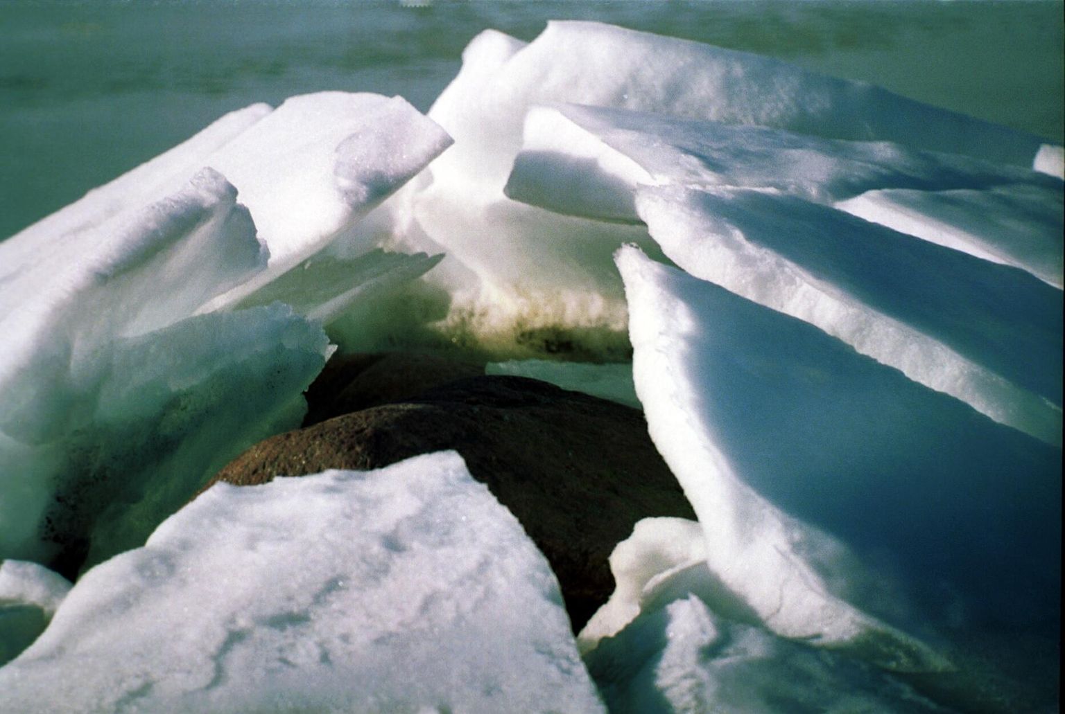 Mere jäätumist mõjutavad sügisel kõige enam veetemperatuur ja tuul. 
