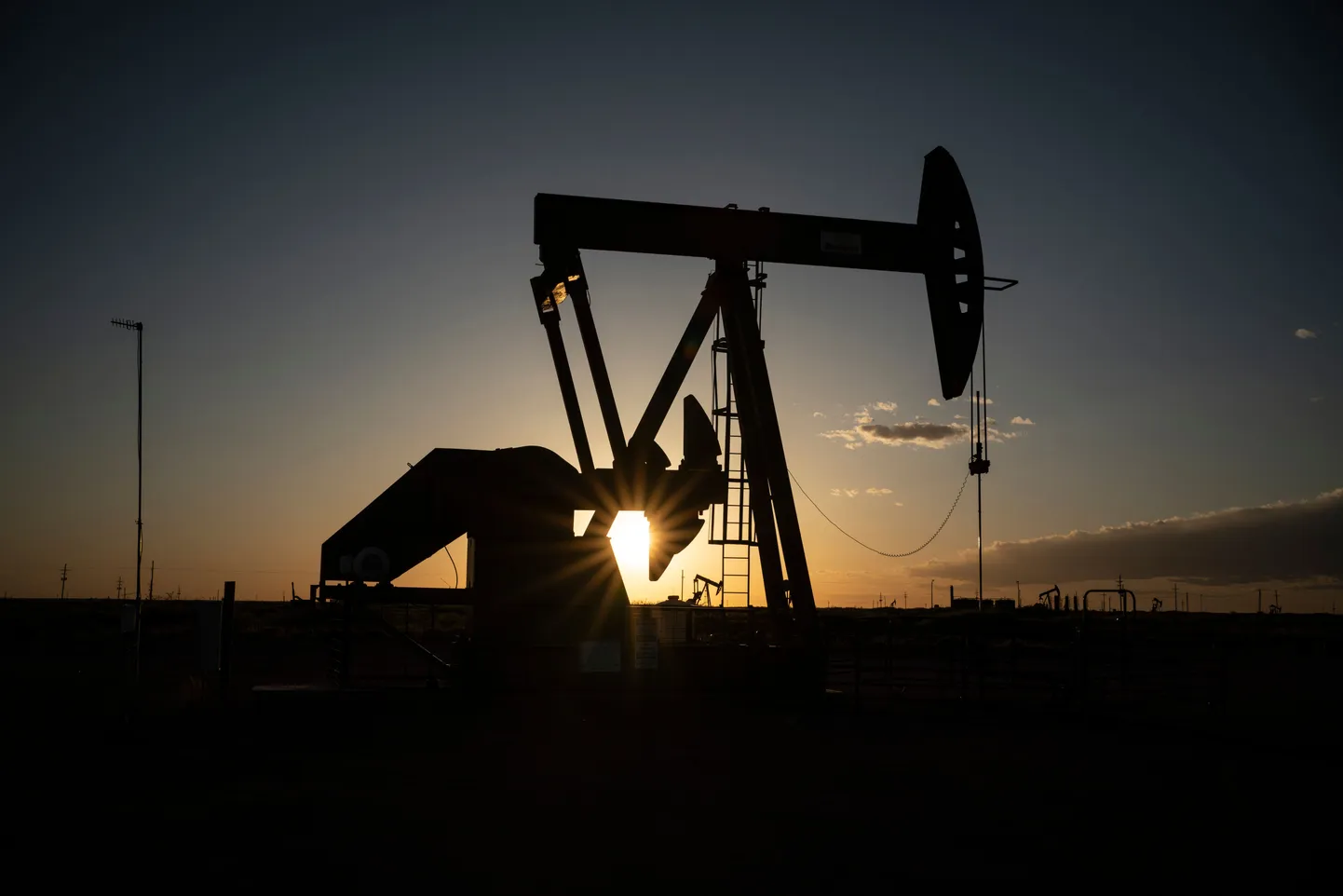Добыча нефти.