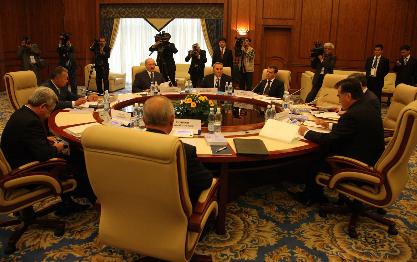 Euraasia majandusühenduse (EurAsEC) riikidevahelise nõukogu koosolek Kõrgõzstani pealinnas Biškekis.