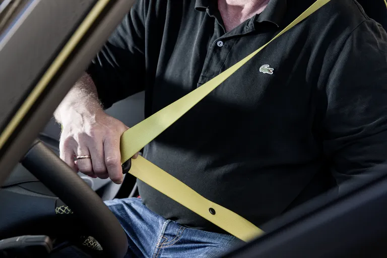 Praegu vististi ainsana pakub Hyundai väikedžiipi ka kerevärvi turvavöödega.