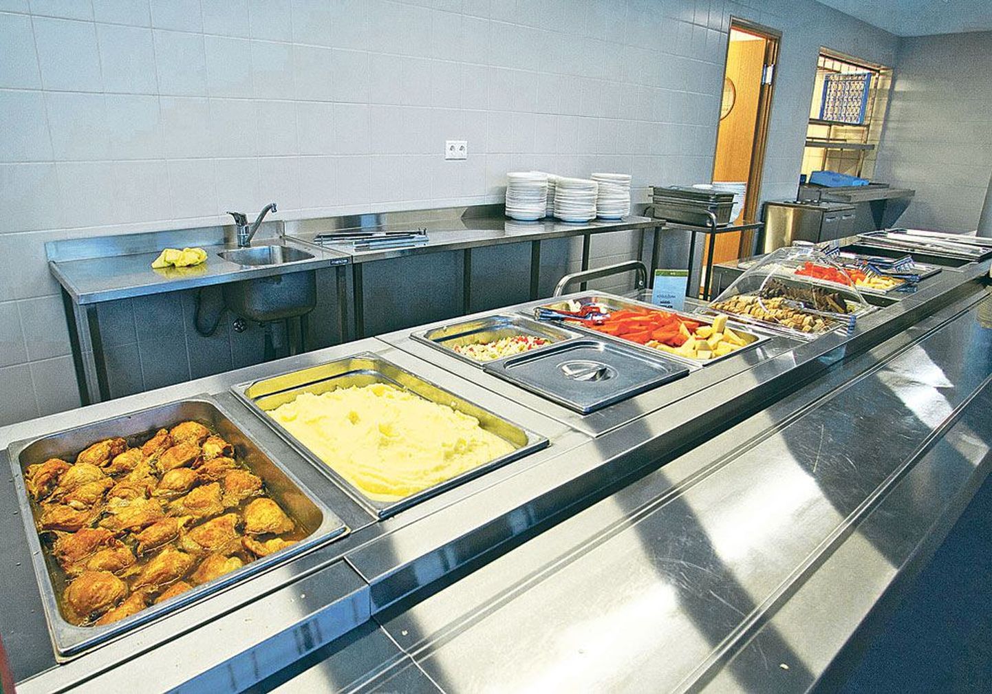 Школьные столовые тоже должны заботиться о вкусном, здоровом и сбалансированном питании для детей.