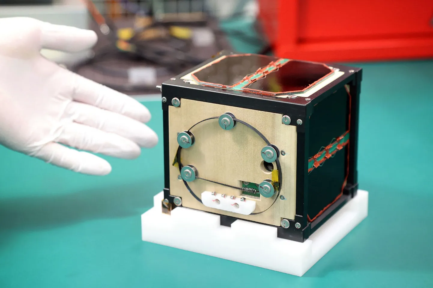 Maailma esimene puidust satelliit LignoSat.