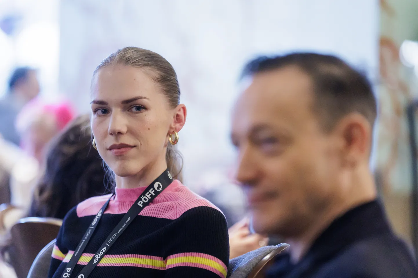 PÖFFil linastuva filmi «Põrumine!» osatäitjad Christin Muuli ja esiplaanil Ted Raimi.