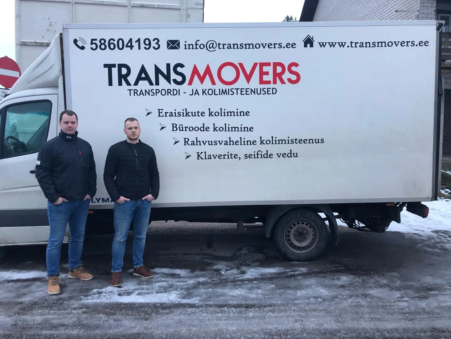 Kert Vallasele (vasakul) ja Kristjan Järvikule andis enda loodud kolimisettevõte Transmovers võimaluse elada kodukandis.