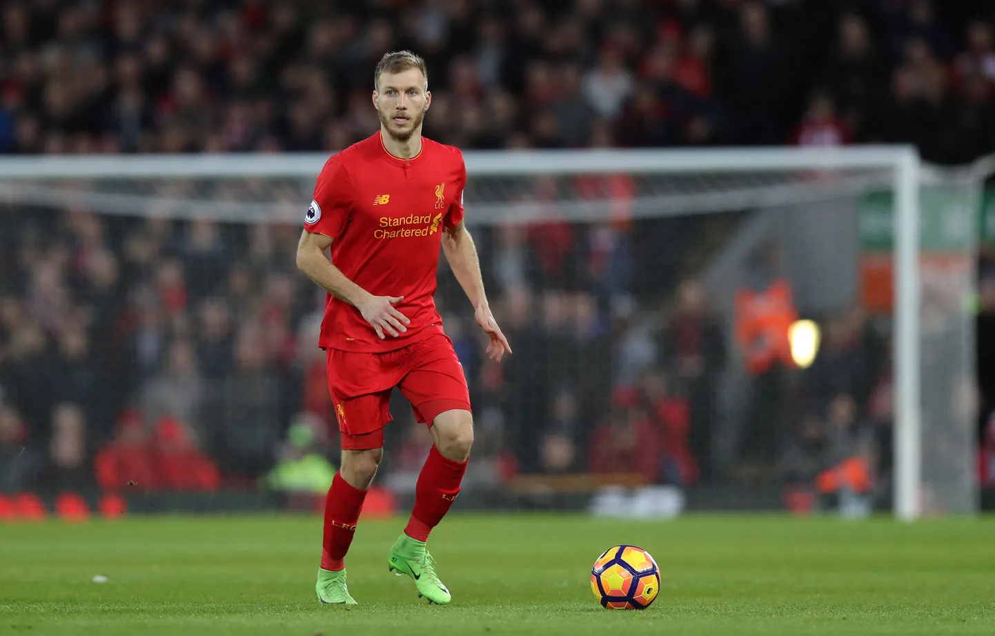 Ragnar Klavan sööduvõimalust otsimas.
