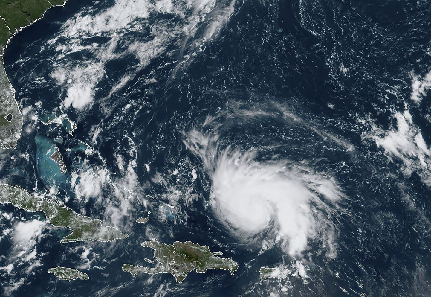 Foto: Florida osariigi poole liikuv orkaan Dorian kogub jõudu.