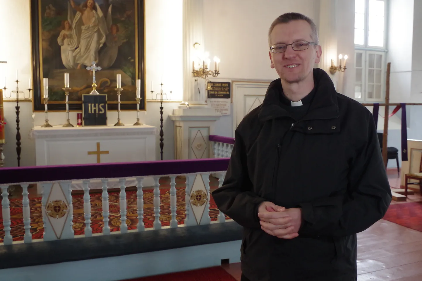 Põlva Maarja koguduse õpetaja Toomas Nigola viis jumalateenistused eriolukorra ajaks sotsiaalmeediasse.