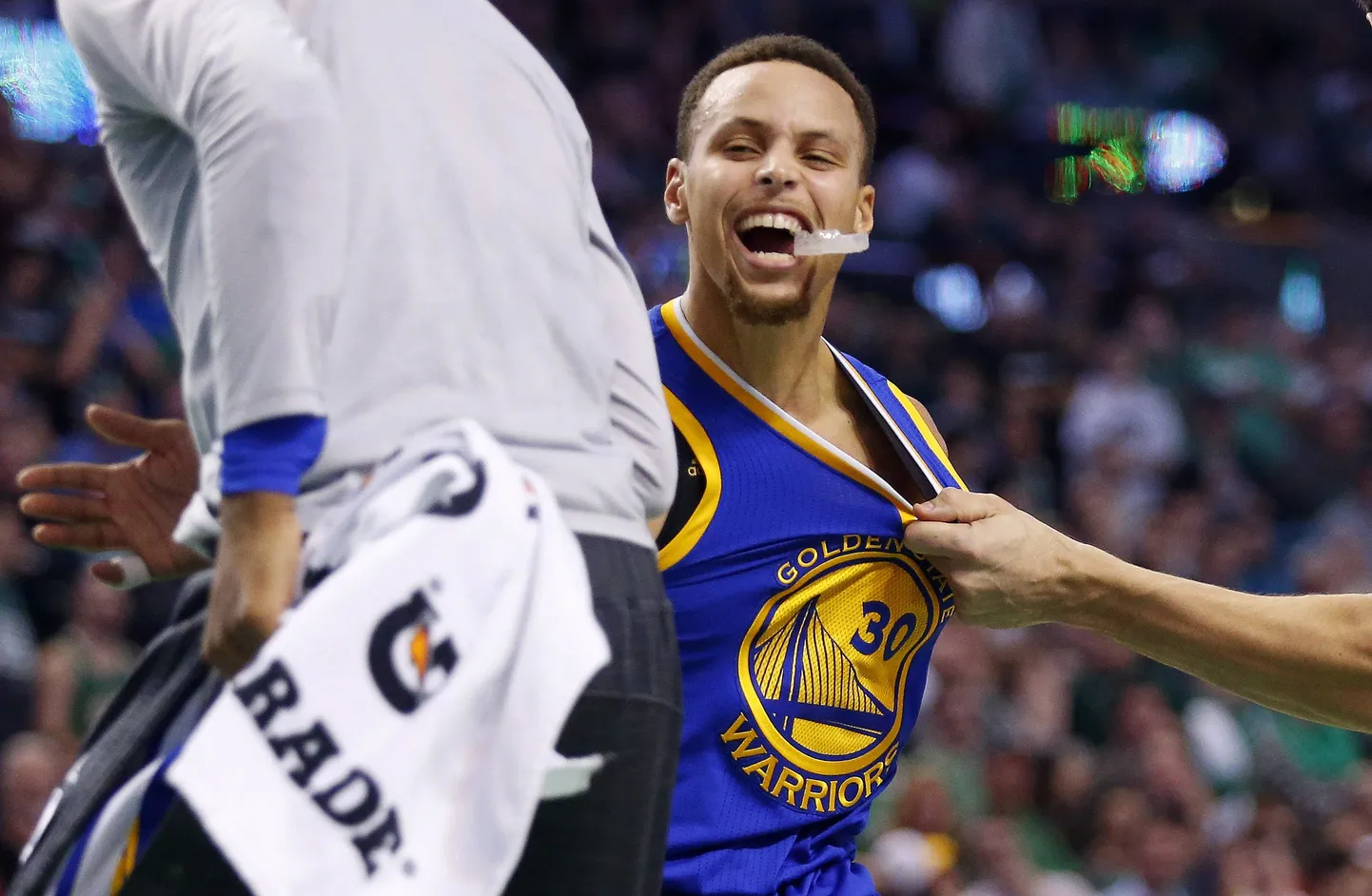 Stephen Curry kogus võidumängus Boston Celticsi üle 38 punkti.