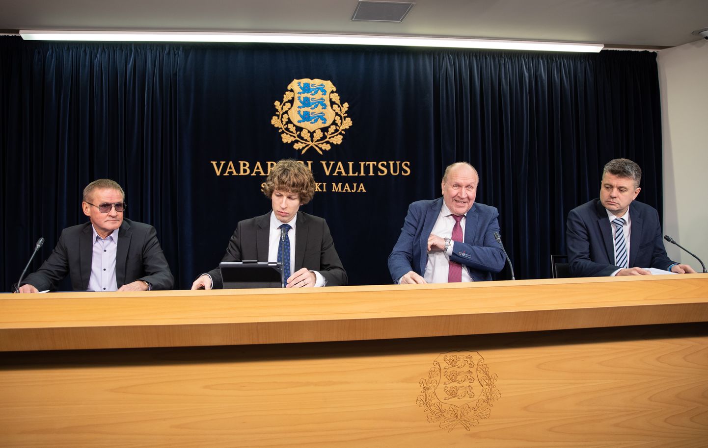 Министры (слева направо): Яак Ааб, Танель Кийк, Март Хельме, Урмас Рейнсалу.