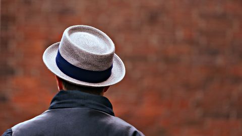 Anekdoot: mees tuleb päev varem puhkusereisilt koju