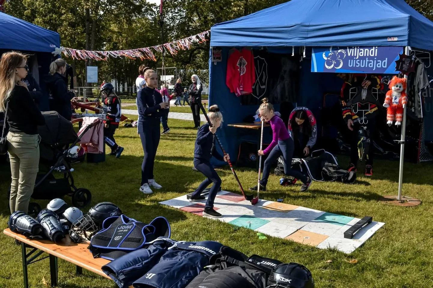 Kui möödunud "Huvimässul" kogunesid huvikoolid end tutvustama Vabaduse platsile, siis sel korral ootavad nad huvilisi hoopis enda juurde.