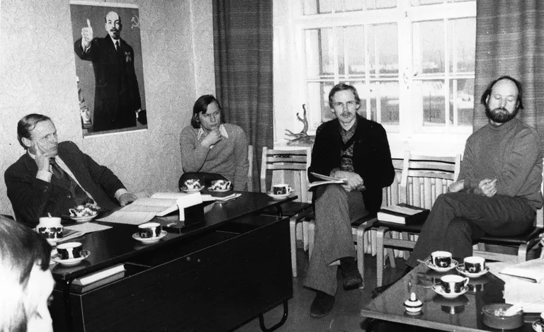 Ajalehe Sirbi ja Vasar toimetuses 29.01.1979. Vasakult: Vello Pohla, Trivimi Velliste, Enn Siimer ja Jaan Ruus.