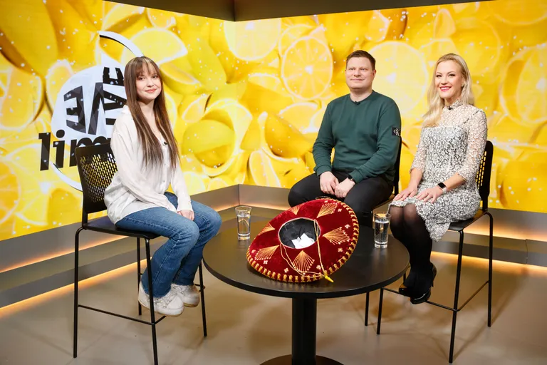 Алика Милова в студии Limon LIVE с ведущими Светланой Карабут и Эдгаром Гергелем.