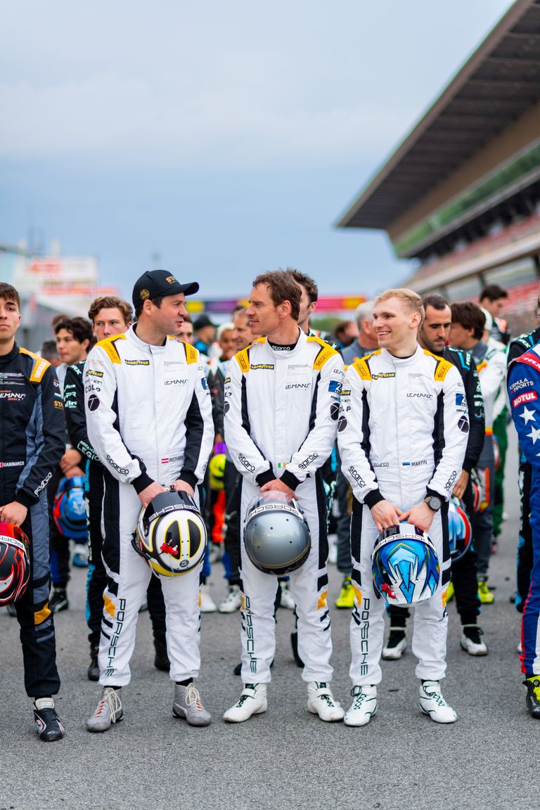 Martin Rumpi (paremal) tiimikaaslased on Hollywoodi näitleja Michael Fassbender ja neljakordne Le Mans’i 24 tunni sõidu võitja Richard Lietz.